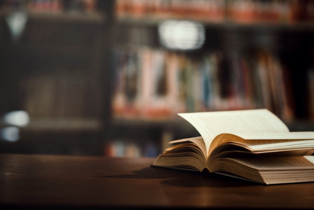 喜洋洋最早是什么时候播出的？